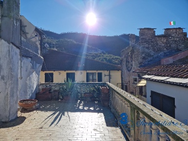 Foto Rustico in via Garibaldi, Villanova d'Albenga Centro di 87 m²
