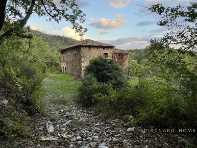 Foto Rustico a Pontremoli Centro di 350 m² con 10 locali in vendita