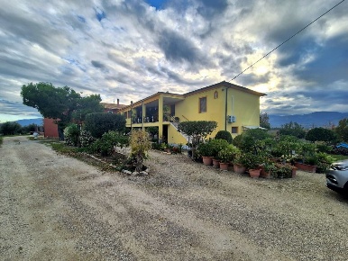 Foto Rustico in Via San Quirico, Loreto Aprutino Centro di 252 m²