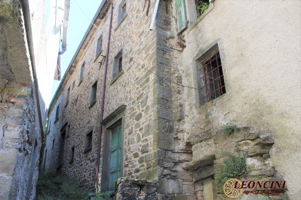 Foto Rustico in via Coloretta, Zeri di 1000 m² con 16 locali in vendita