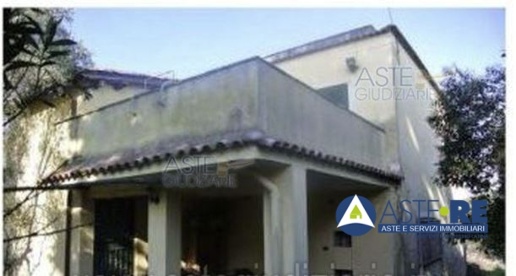 Foto Rustico in Via degli Aranci, Cisterna di Latina di 153 m² con 4 locali