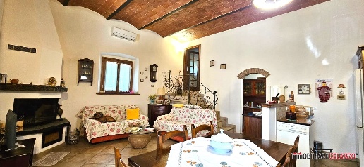 Foto Rustico a Poggibonsi di 155 m² con 4 locali in vendita