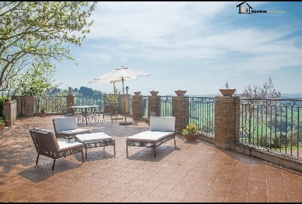 Foto Rustico a Collevecchio di 500 m² con 24 locali in vendita