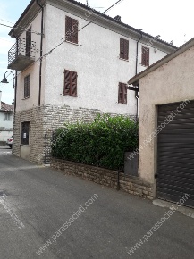 Foto Rustico a Castelnuovo Scrivia Centro di 110 m² con 4 locali in vendita