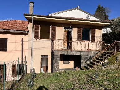 Foto Rustico in Via Cervara, Pontremoli Cervara di 98 m² con 5 locali