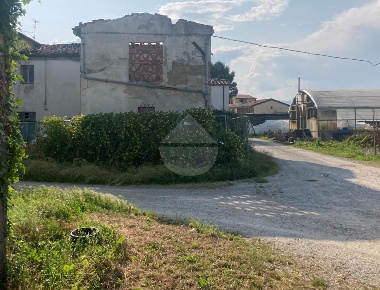 Foto Rustico in Via Pontassio, Pistoia di 190 m² con 8 locali in vendita