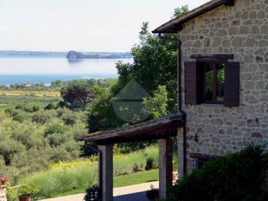 Foto Rustico in Via gradoli, Gradoli di 800 m² in vendita