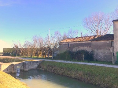 Foto Rustico in Via Battisti, Ceregnano di 100 m² con 4 locali in vendita