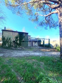 Foto Rustico in Via Della Cupa, Perugia di 430 m² con 10 locali in vendita