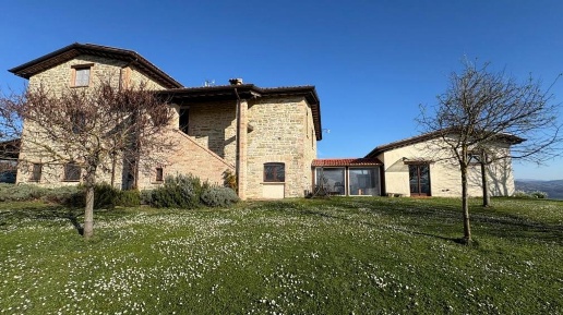 Foto Rustico in Via Dei Calzolari, Gubbio di 400 m² in vendita
