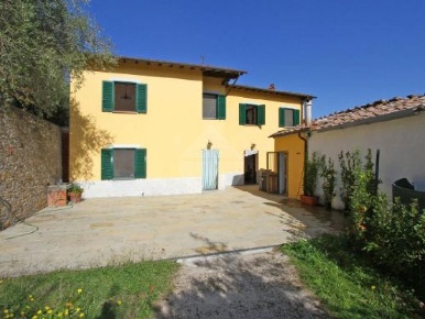 Foto Rustico in Via Nuova per Pisa, Lucca Santa Maria del Giudice di 190 m²