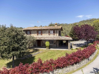 Foto Rustico in Frazione carpiano, Gubbio di 160 m² con 8 locali in vendita