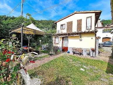Foto Rustico in via ville, Serravalle Pistoiese di 139 m² con 4 locali