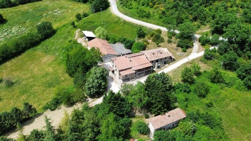 Foto Rustico in Strada provinciale 208, Gubbio di 180 m² con 10 locali