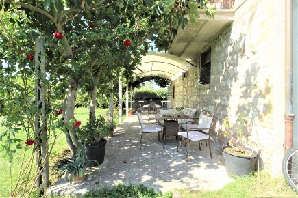 Foto Rustico in Via Europa, Gubbio Cipolleto di 300 m² con 9 locali