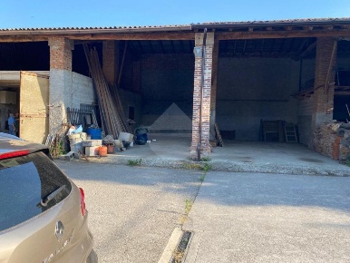 Foto Rustico in VIA CASTELLO, Bordolano di 600 m² con 4 locali in vendita