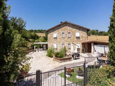 Foto Rustico in bed and breakfast Monticelli, Gubbio di 150 m² con 7 locali