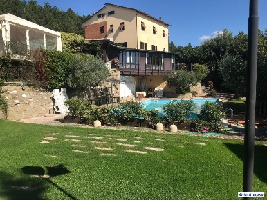 Foto Rustico in loc santa cristina, Gubbio di 800 m² con 11 locali