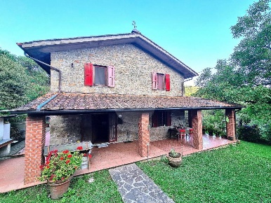 Foto Rustico in via biglio, Marliana di 110 m² con 3 locali in vendita