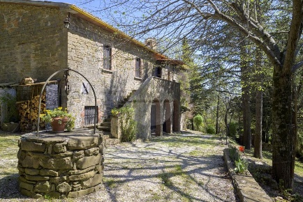 Foto Rustico in Troppola Alta, Gubbio di 400 m² con 11 locali in vendita
