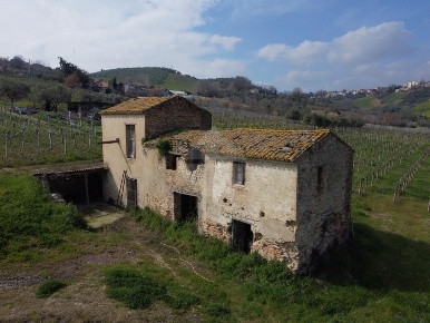 Foto Rustico in Via UnitÃ  D'Italia, Frisa di 180 m² con 6 locali