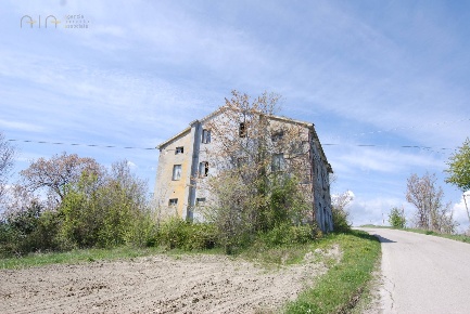 Foto Rustico in Via Rufiano, Castignano di 600 m² con 16 locali in vendita