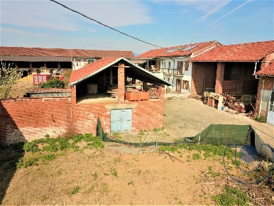 Foto Rustico in Via Conte Rossi di Montelera, Chieri Semicentro di 258 m²