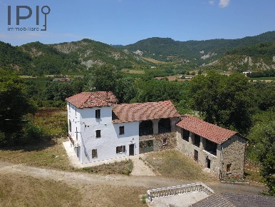 Foto Rustico a Spigno Monferrato di 650 m² con 20 locali in vendita