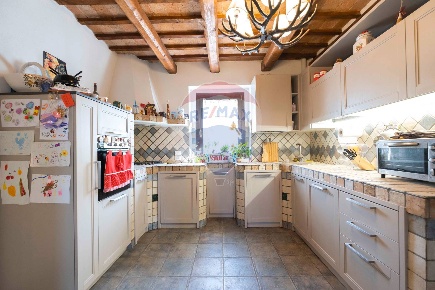 Foto Rustico a Cupramontana di 270 m² con 11 locali in vendita