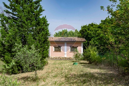 Foto Rustico a Cupramontana di 270 m² con 11 locali in vendita