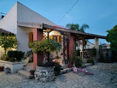 Foto Rustico in C/da Olivieri strada provinciale 4, Vittoria di 164 m²