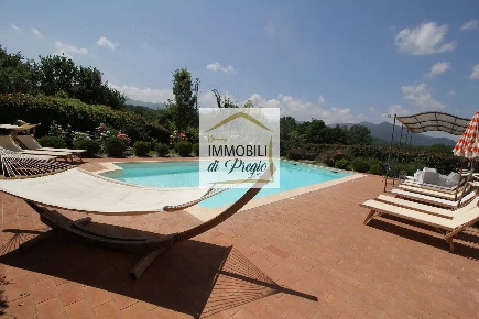 Foto Rustico in Via Verpiana, Aulla Verpiana di 380 m² con 9 locali