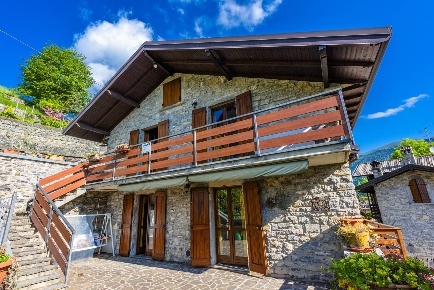 Foto Rustico in via Cà Bertaglio, Rota d'Imagna di 200 m² con 5 locali