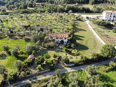 Foto Rustico in Via Dei Monti Lepini, Prossedi di 250 m² con 12 locali