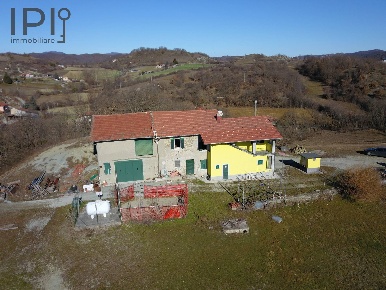 Foto Rustico in Carpezzo, Dego di 250 m² con 5 locali in vendita