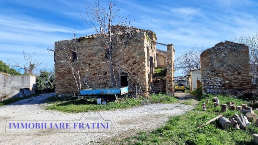 Foto Rustico in Villa Olivieri, Civitella del Tronto di 300 m² in vendita