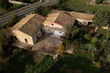 Foto Rustico a Modica Serrauccelli di 400 m² con 8 locali in vendita
