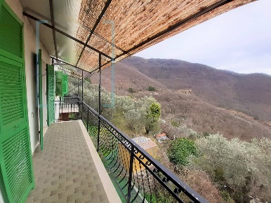 Foto Rustico in via alpi, Pieve di Teco Nirasca di 70 m² con 3 locali