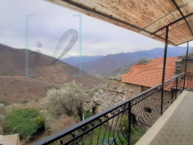 Foto Rustico in via alpi, Pieve di Teco Nirasca di 70 m² con 3 locali