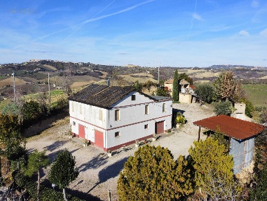 Foto Rustico in Contrada Case Rosse, Ripatransone di 270 m² con 5 locali