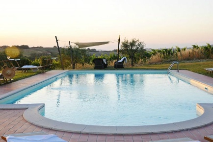 Foto Rustico a Gambassi Terme di 490 m² con 16 locali in vendita