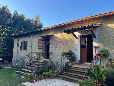 Foto Rustico a Scansano Centro di 800 m² con 14 locali in vendita