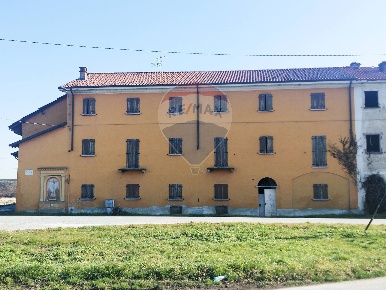 Foto Rustico in località cigliegi selvatici, Bellinzago Novarese di 1600 m²