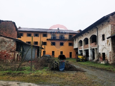Foto Rustico in località cigliegi selvatici, Bellinzago Novarese di 1600 m²