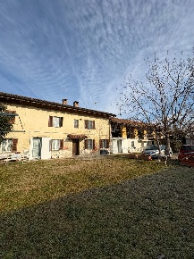 Foto Rustico in via Parri, Asti Corso Alessandria di 420 m² con 17 locali