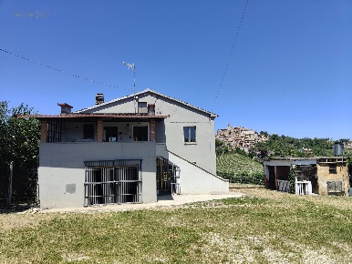 Foto Rustico in Via Palazzi, Spinetoli di 260 m² con 9 locali in vendita