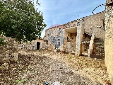 Foto Rustico in Contrada Carnesala, Ragusa Puntarazzi - Pozzillo di 370 m²