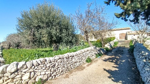 Foto Rustico in VIa Modica Ispica, Modica Michelica di 220 m² con 7 locali