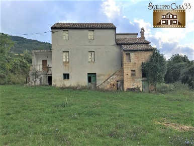 Foto Rustico a Rotella di 300 m² con 6 locali in vendita