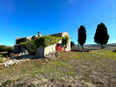 Foto Rustico a Fermo di 460 m² con 10 locali in vendita